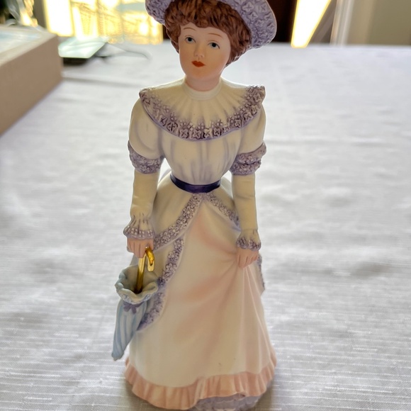 Vintage Victorian figurine Porcelain “Penelope” #1491 - Picture 6 of 12